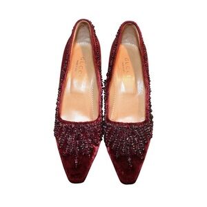 Gucci Tom Ford Era‎ 1990s crushed velvet garnet stone maroon pumps size 9 Y2K